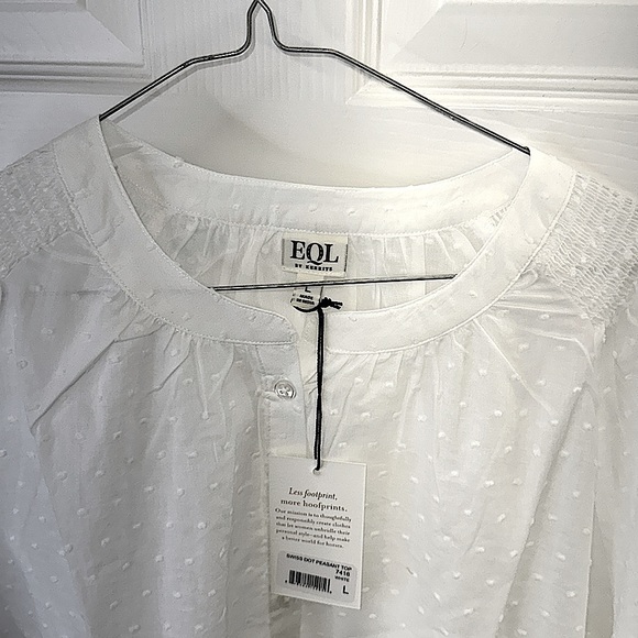 Can you say cute?! These shirts are so 🥰. Perfect for summer fall 🥶& spring - Picture 8 of 17